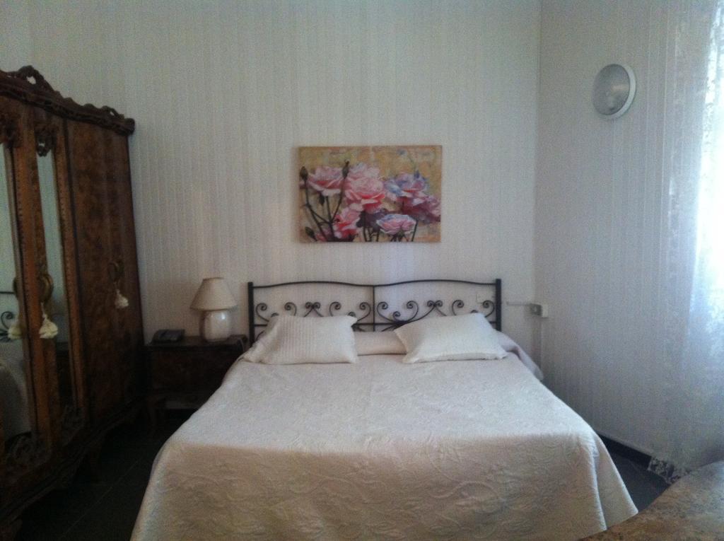 Hotel Pensione Moderna Bonassola Rum bild