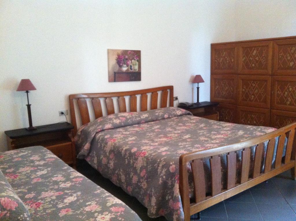 Hotel Pensione Moderna Bonassola Rum bild
